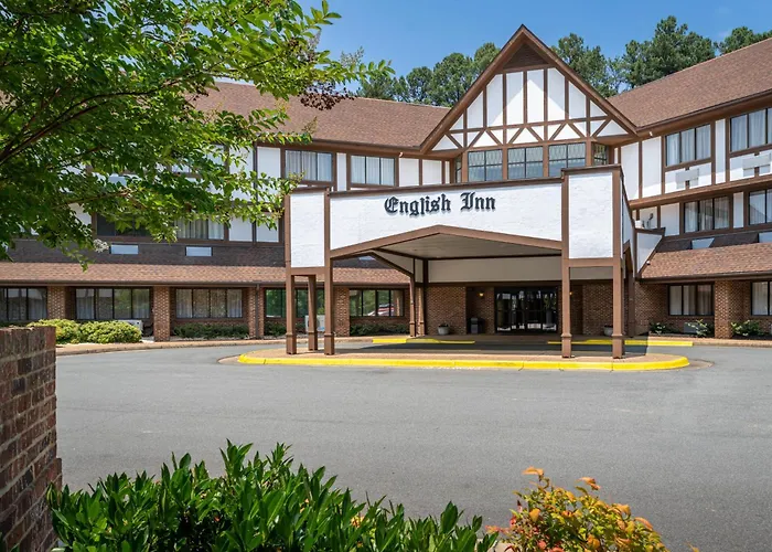 Hotels with pool English Inn Of Charlottesville